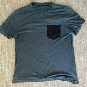 Men’s Lululemon T-Shirt w/ Front Pocket, Medium